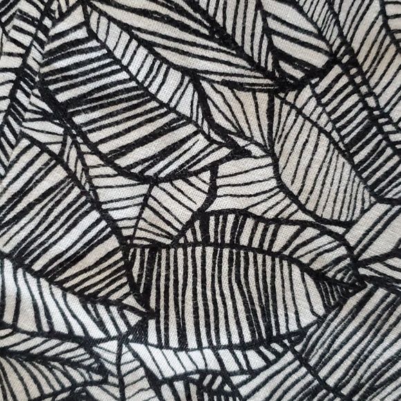 Loft Black and White Shorts Size 4 - Picture 3 of 4